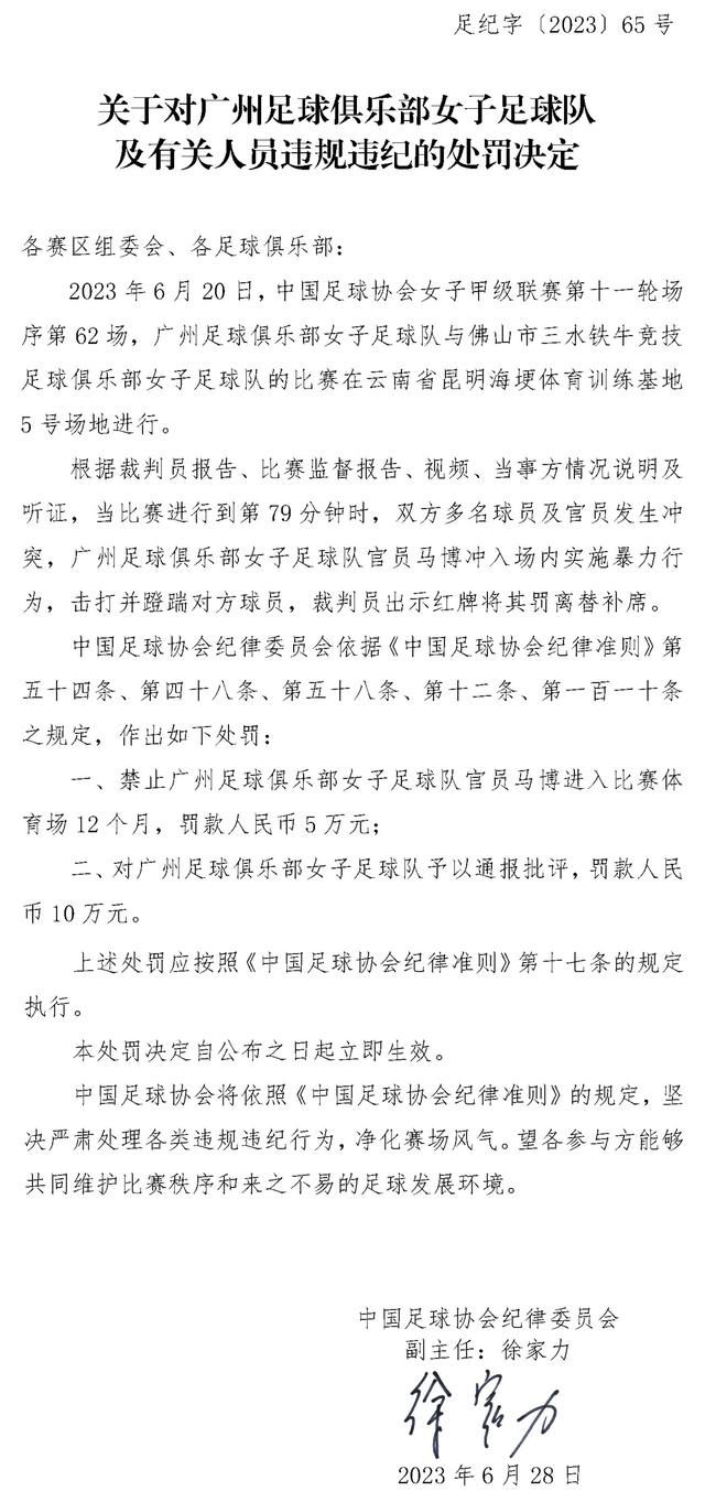 与此同时，部分曼联球员对滕哈赫的战术一直心存疑虑，他的一些签约也无法得到更衣室的认可。